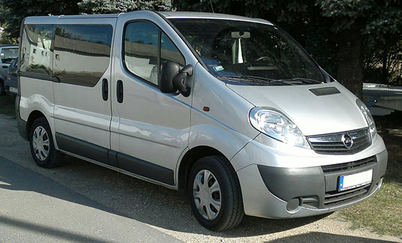 kisbusz kölcsönzés Opel Vivaro