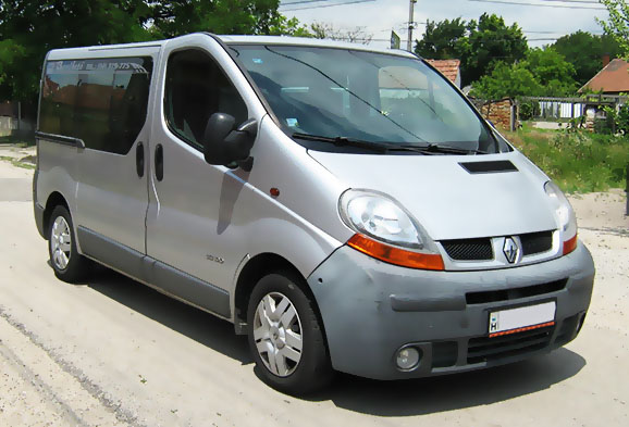 kisbusz kölcsönzés Renault Trafic